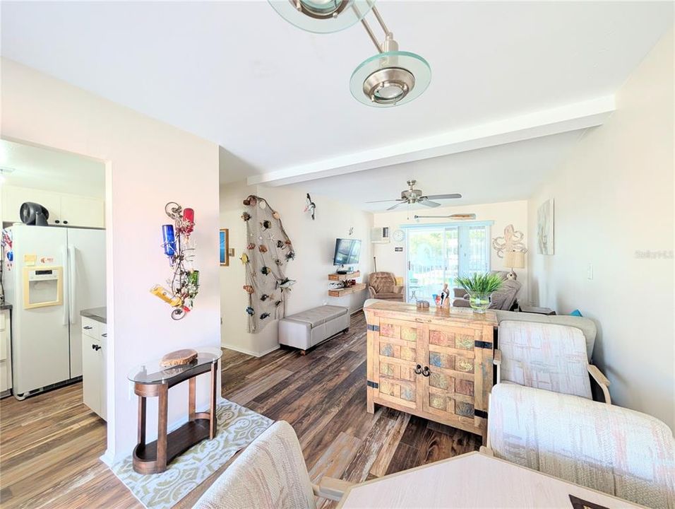 For Sale: $96,000 (1 beds, 1 baths, 576 Square Feet)