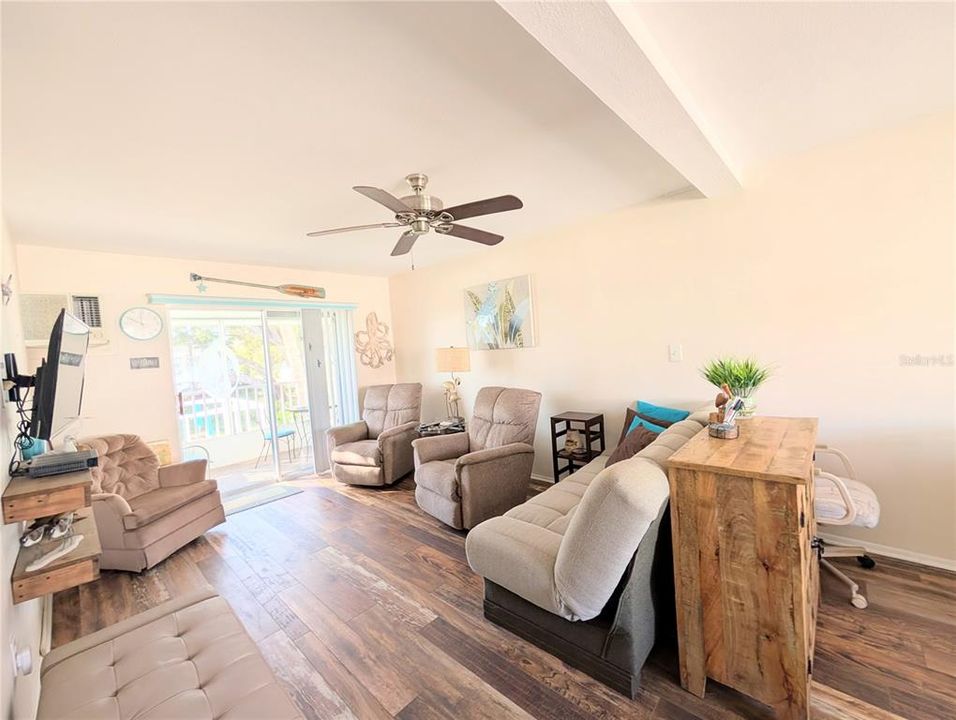 For Sale: $96,000 (1 beds, 1 baths, 576 Square Feet)