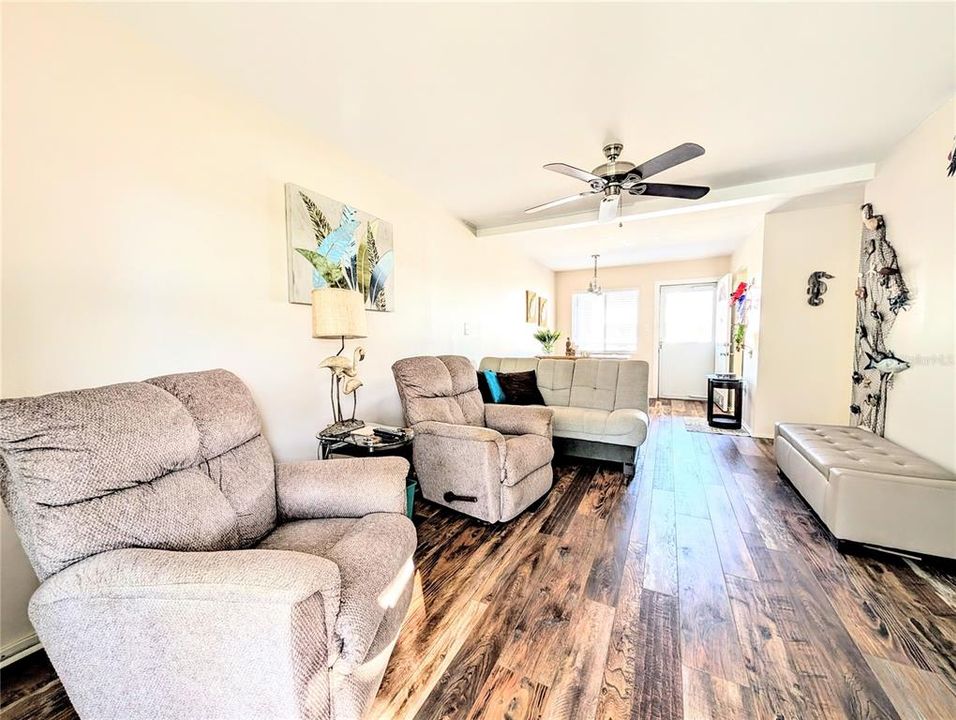 For Sale: $96,000 (1 beds, 1 baths, 576 Square Feet)