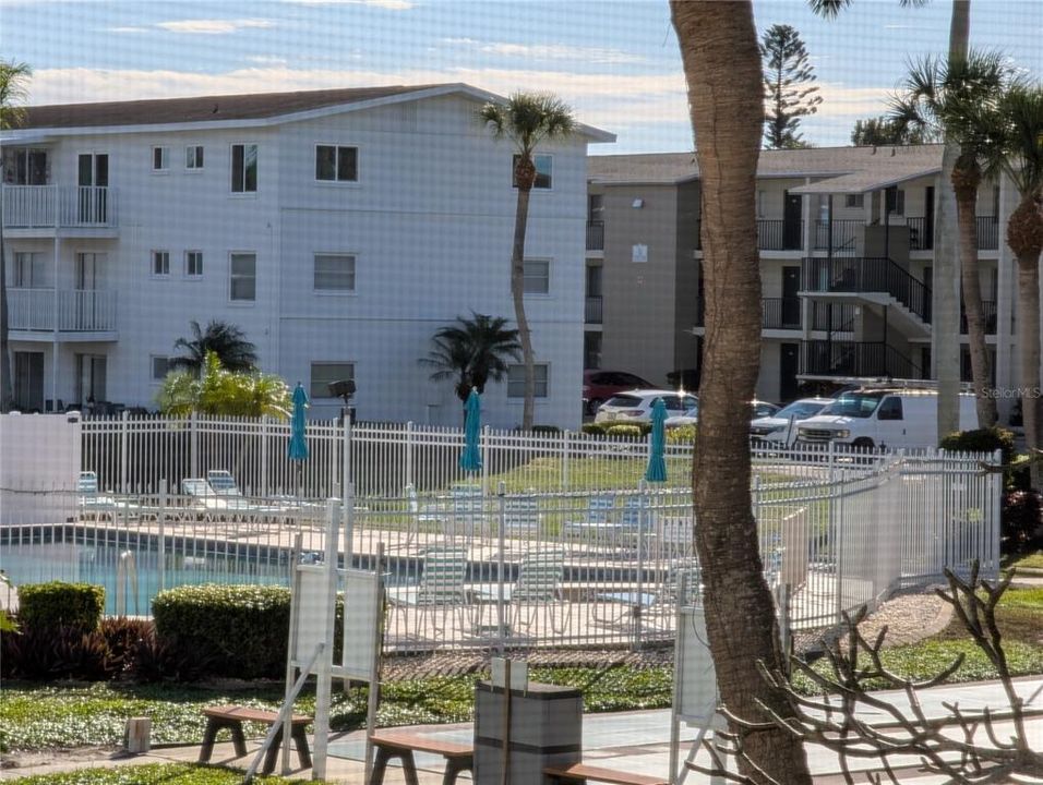 For Sale: $96,000 (1 beds, 1 baths, 576 Square Feet)