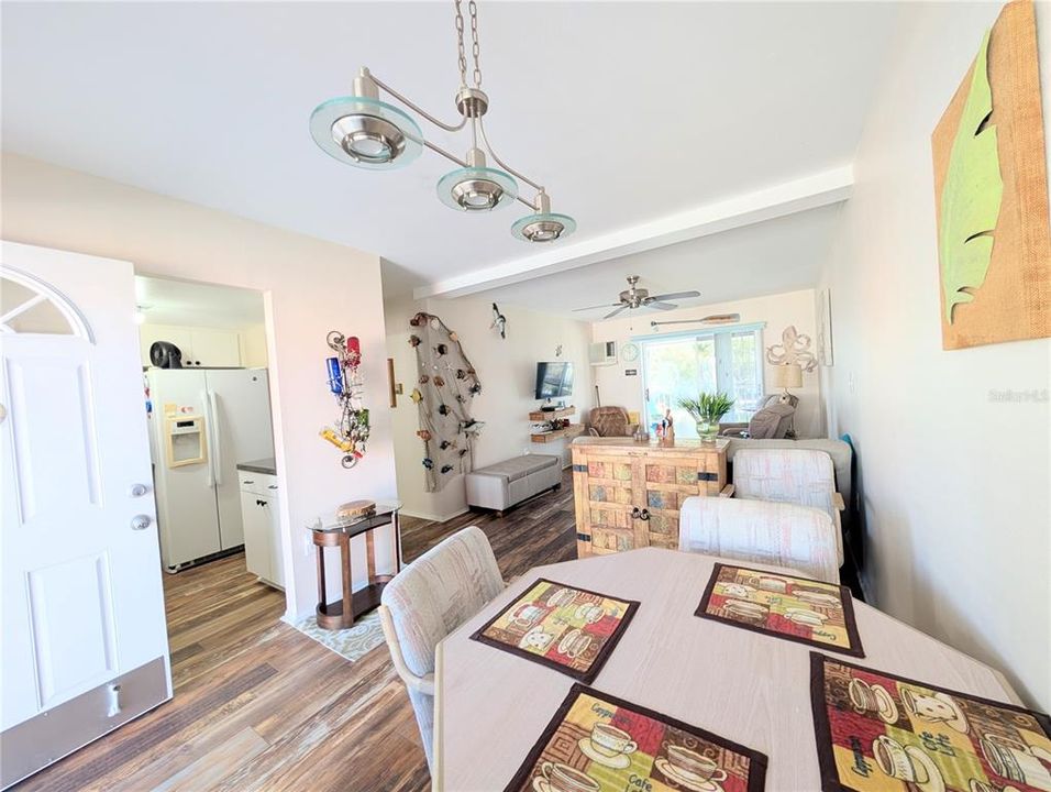 For Sale: $96,000 (1 beds, 1 baths, 576 Square Feet)