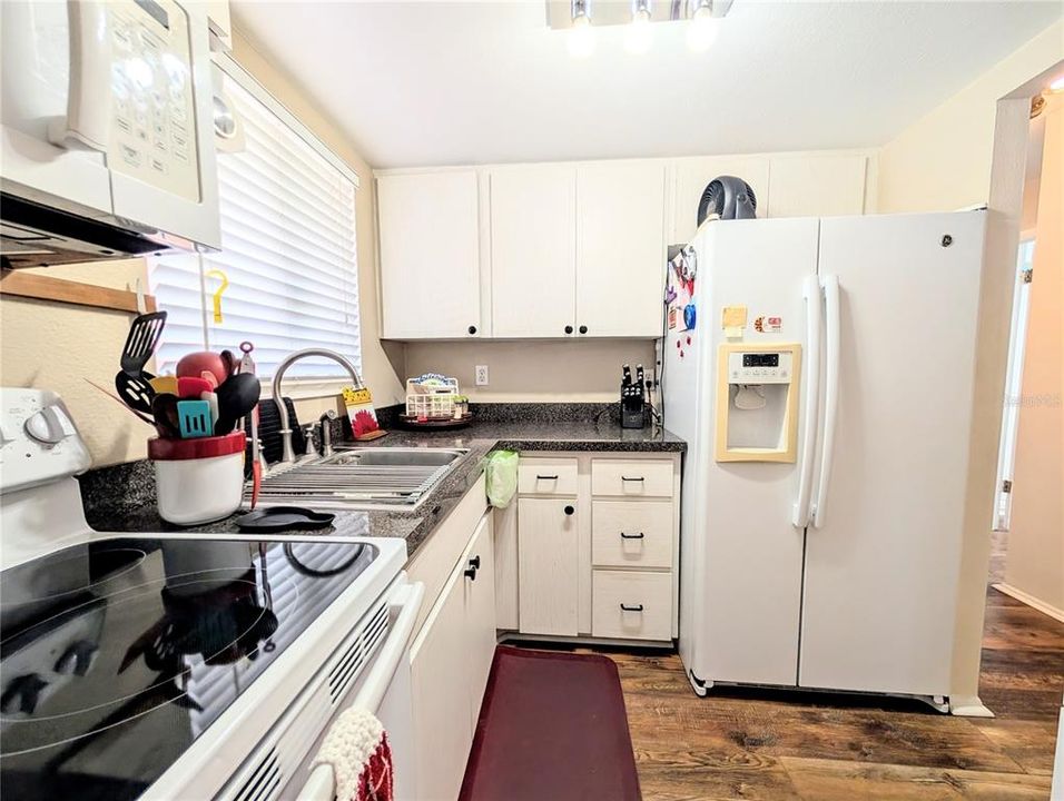 For Sale: $96,000 (1 beds, 1 baths, 576 Square Feet)