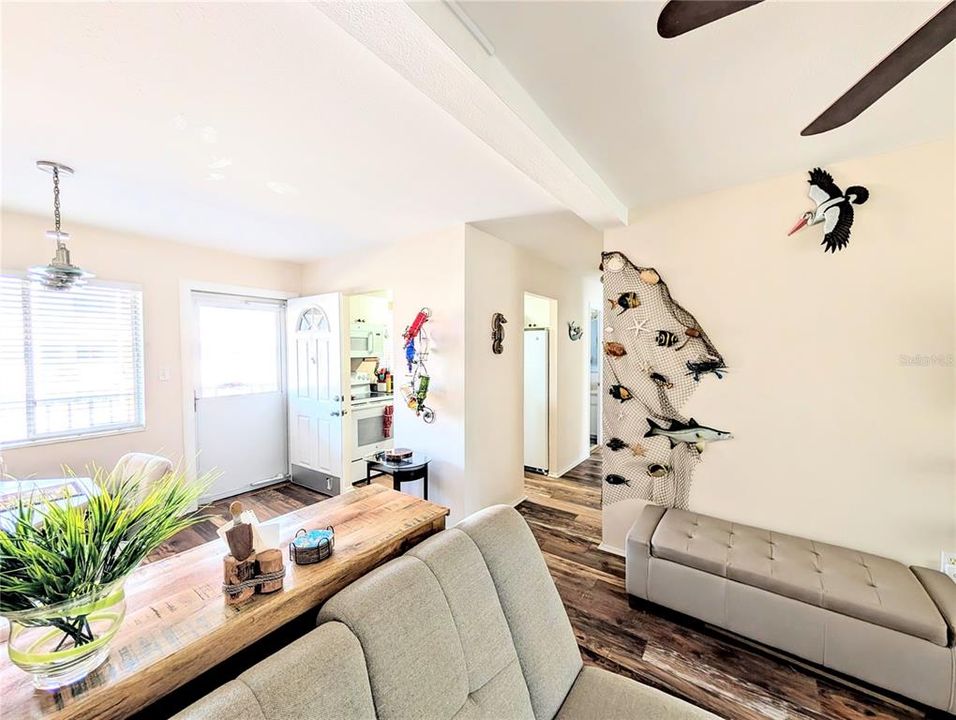 For Sale: $96,000 (1 beds, 1 baths, 576 Square Feet)