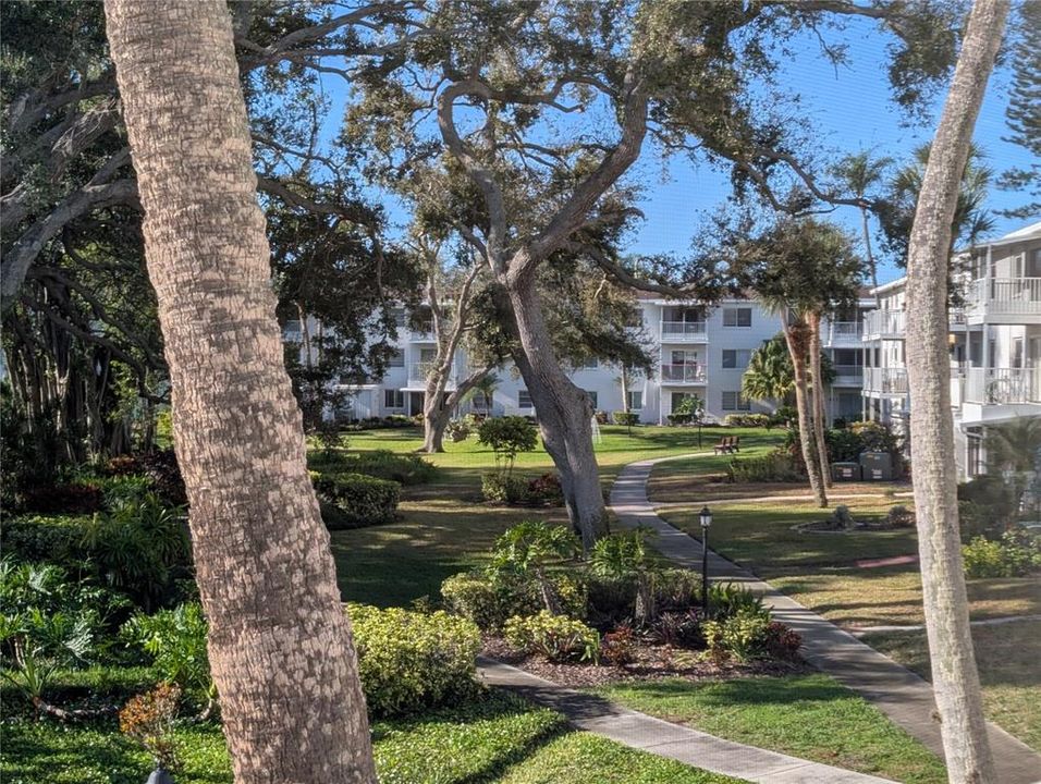 For Sale: $96,000 (1 beds, 1 baths, 576 Square Feet)