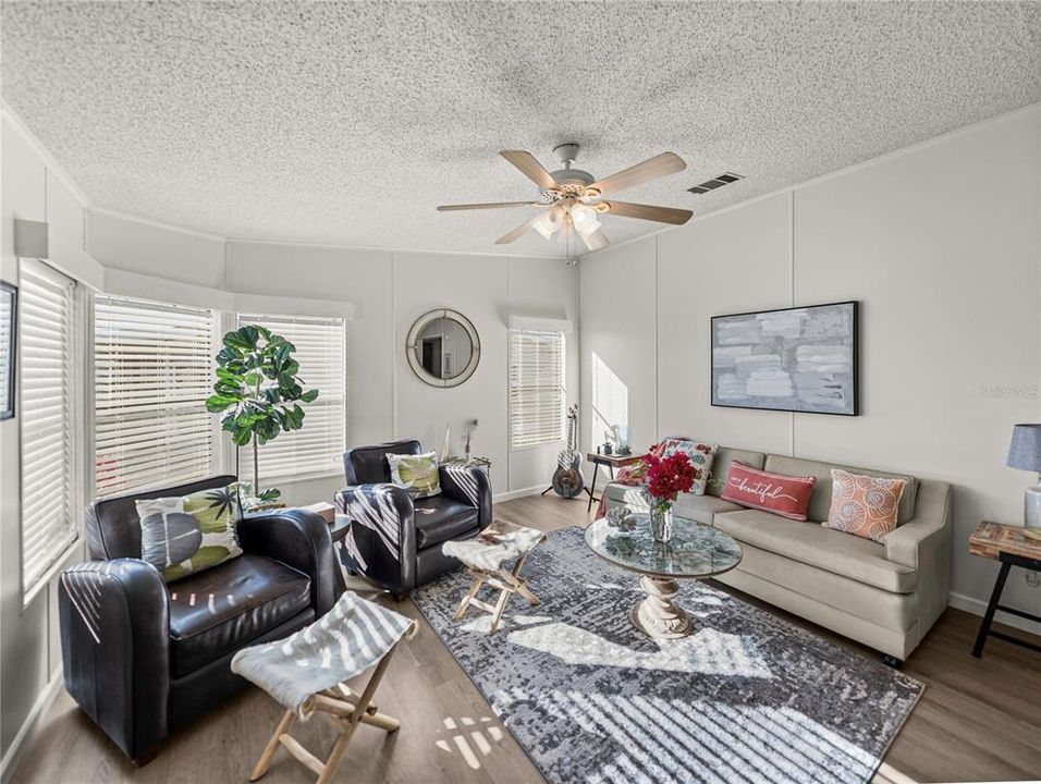 待售: $149,900 (2 贝兹, 2 浴室, 1008 平方英尺)