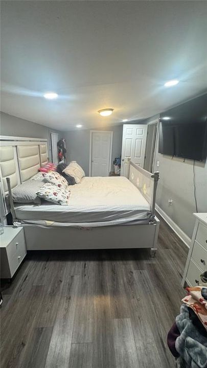 For Sale: $245,000 (3 beds, 2 baths, 960 Square Feet)