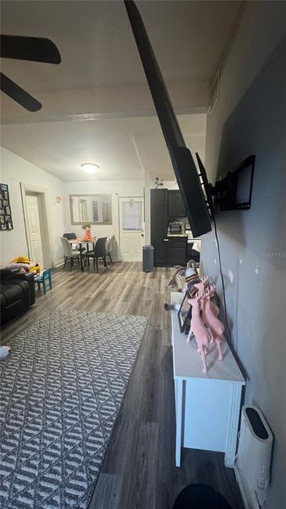 For Sale: $245,000 (3 beds, 2 baths, 960 Square Feet)