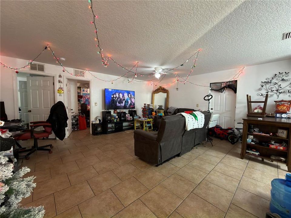 En Venta: $205,000 (3 camas, 2 baños, 1140 Pies cuadrados)