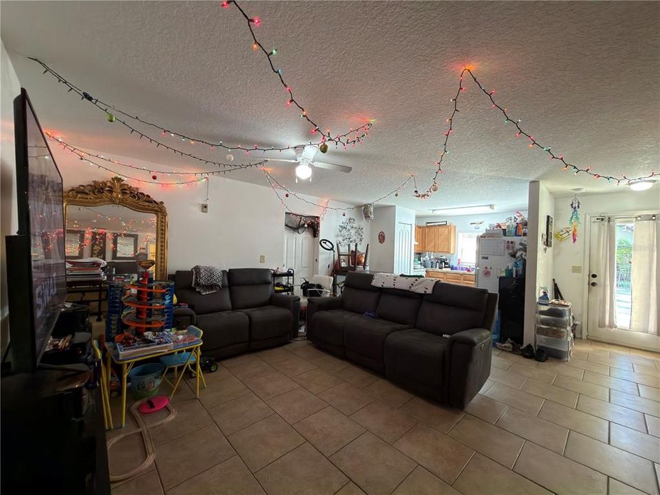 En Venta: $205,000 (3 camas, 2 baños, 1140 Pies cuadrados)