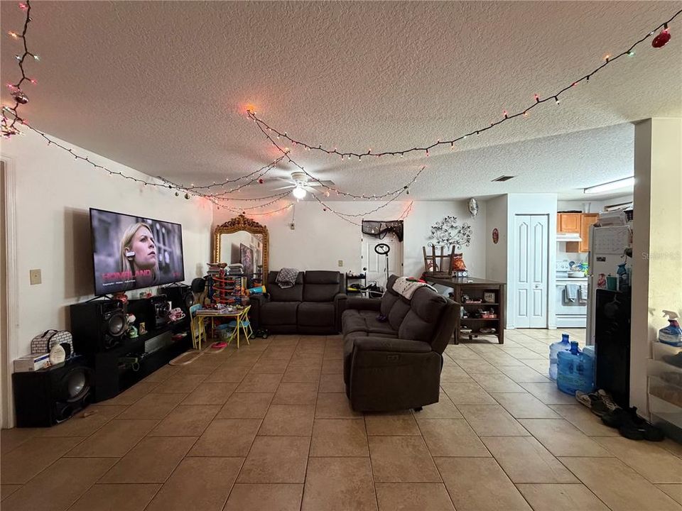 En Venta: $205,000 (3 camas, 2 baños, 1140 Pies cuadrados)