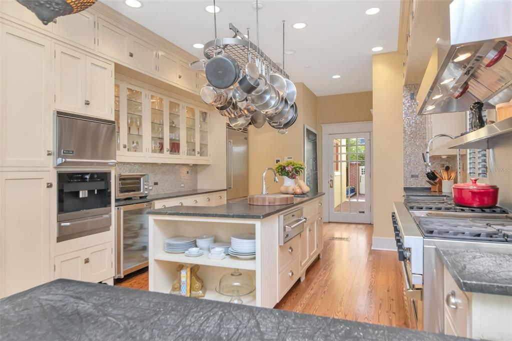 待售: $3,295,000 (4 贝兹, 4 浴室, 3117 平方英尺)