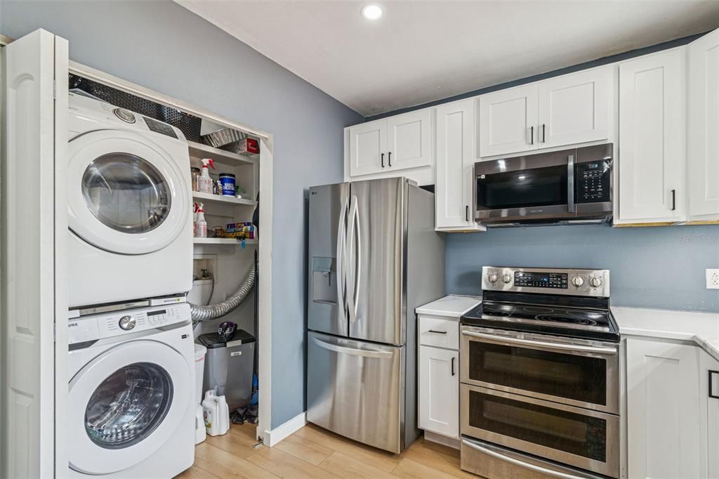 На продажу: $350,000 (2 спален, 1 ванн, 973 Квадратных фут)