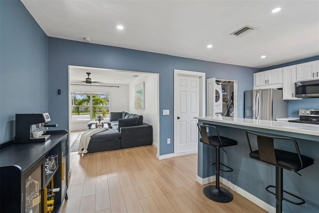 На продажу: $350,000 (2 спален, 1 ванн, 973 Квадратных фут)