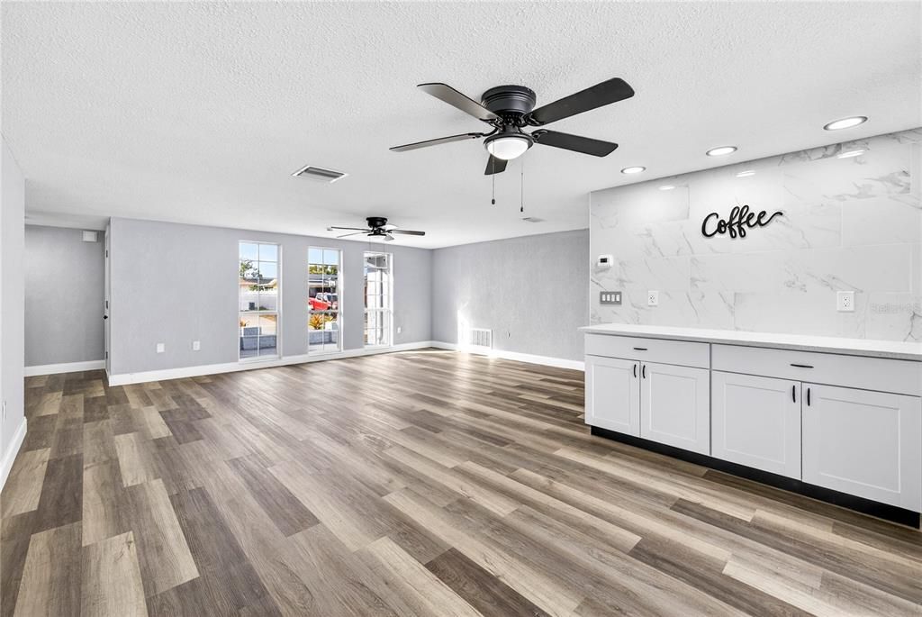 待售: $310,000 (2 贝兹, 2 浴室, 1234 平方英尺)