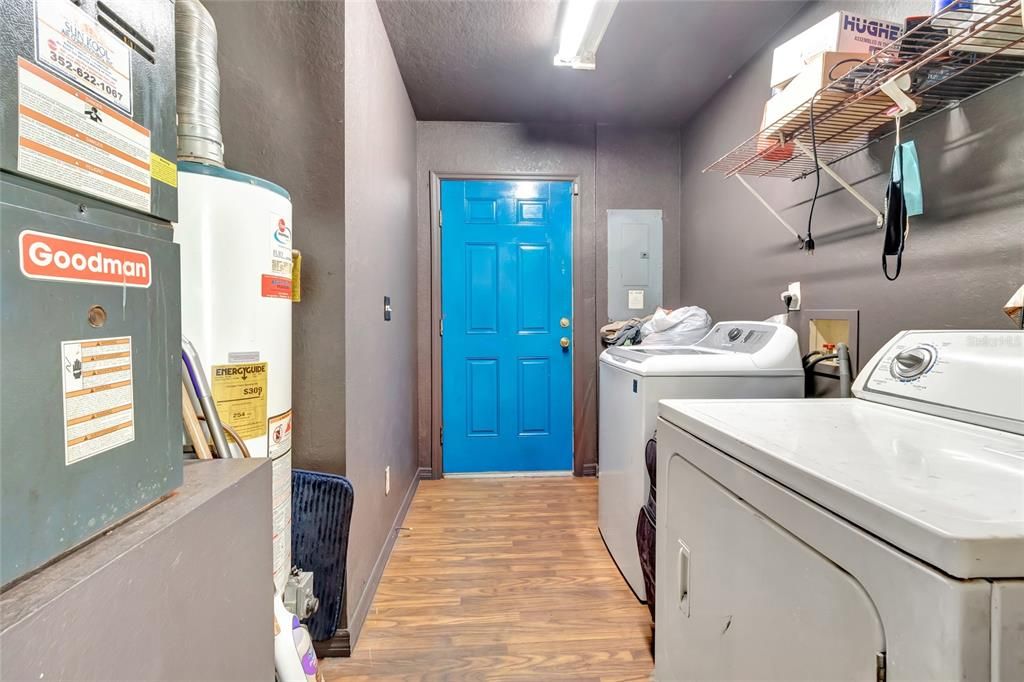 For Sale: $135,000 (3 beds, 2 baths, 1092 Square Feet)