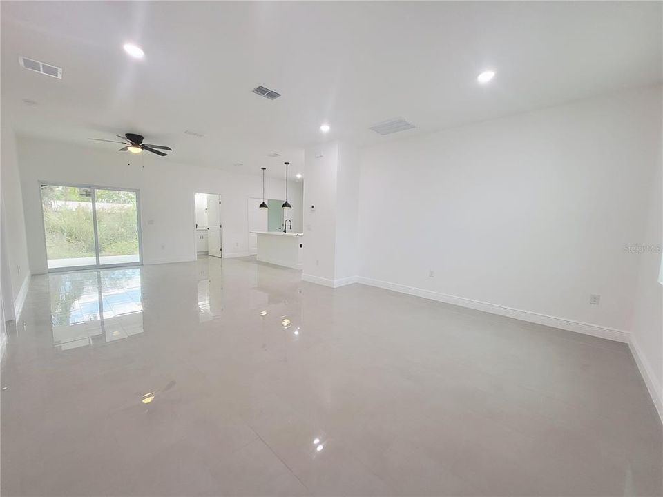 En Venta: $429,999 (3 camas, 2 baños, 1681 Pies cuadrados)