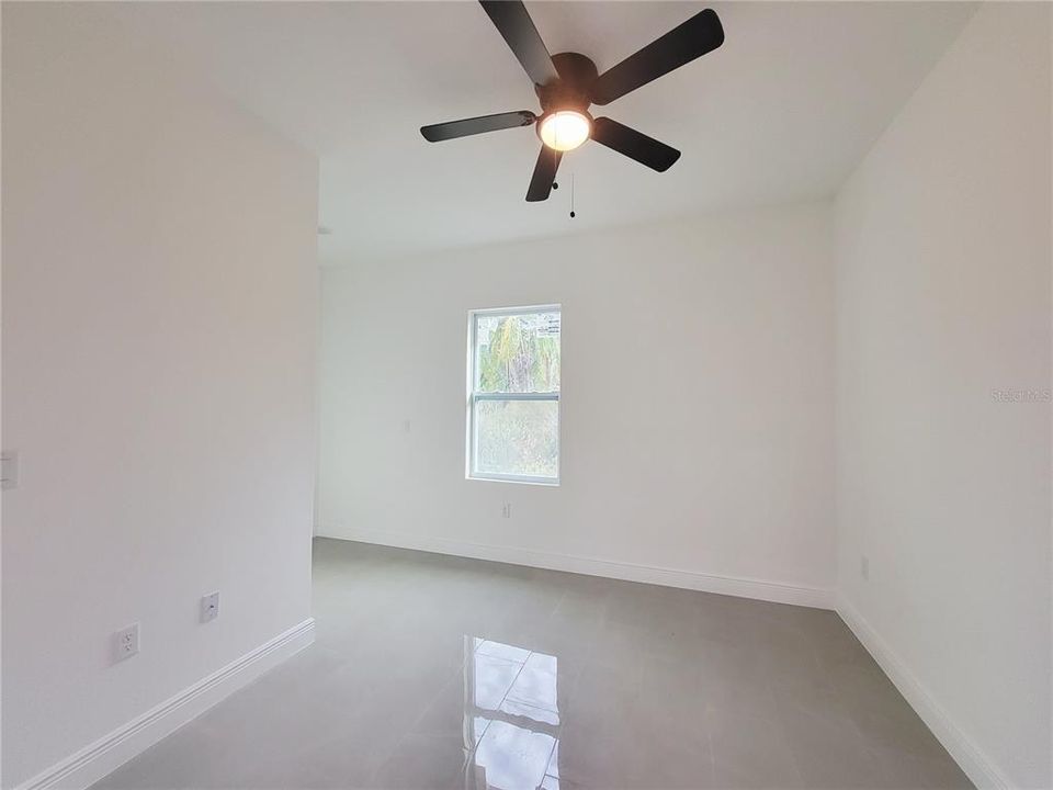 En Venta: $429,999 (3 camas, 2 baños, 1681 Pies cuadrados)