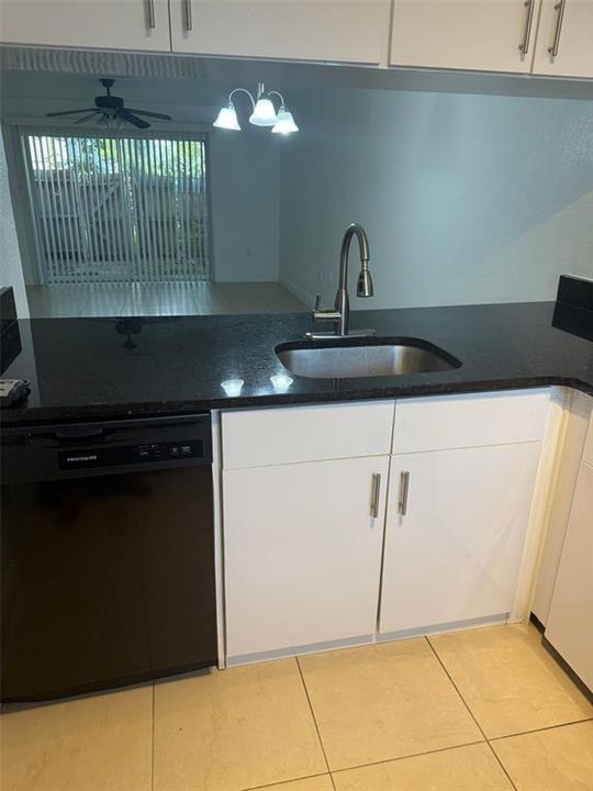 出租: $1,550 (2 贝兹, 2 浴室, 1154 平方英尺)