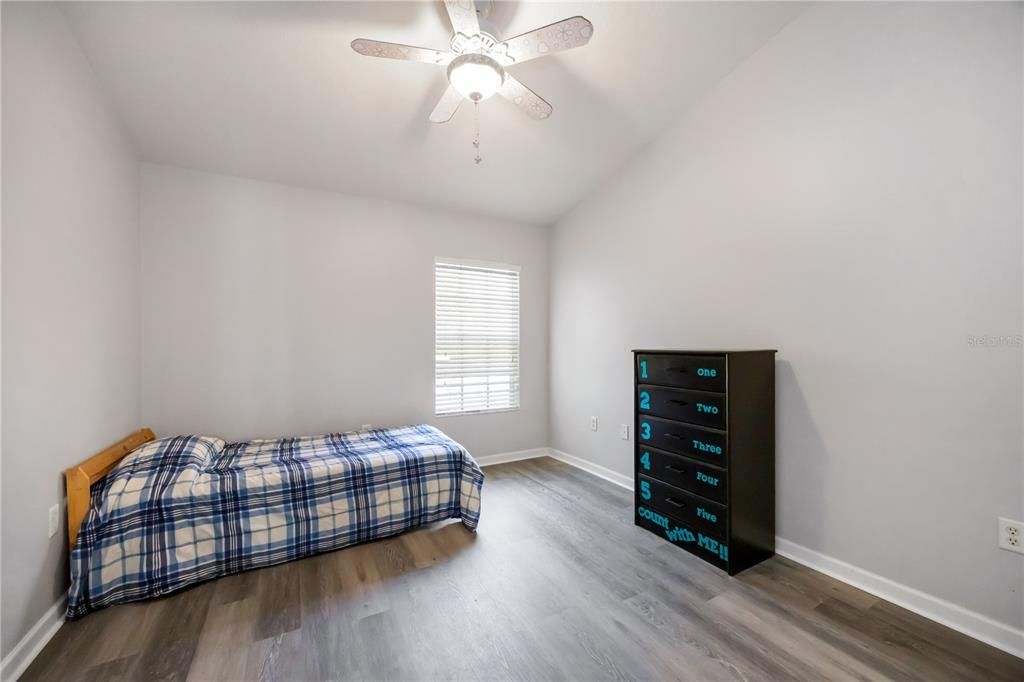 На продажу: $289,900 (3 спален, 2 ванн, 1596 Квадратных фут)