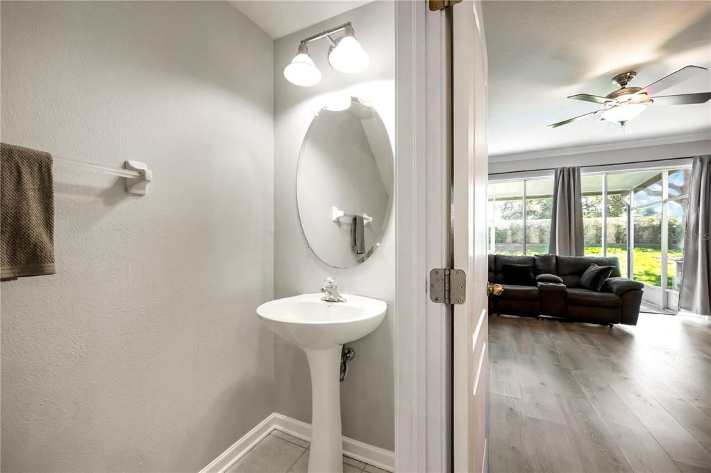 На продажу: $289,900 (3 спален, 2 ванн, 1596 Квадратных фут)