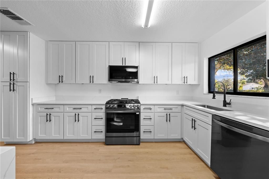 En Renta: $2,850 (3 camas, 2 baños, 1873 Pies cuadrados)