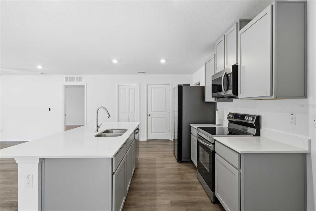 For Sale: $374,900 (4 beds, 2 baths, 2059 Square Feet)