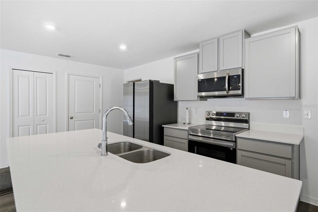 For Sale: $374,900 (4 beds, 2 baths, 2059 Square Feet)