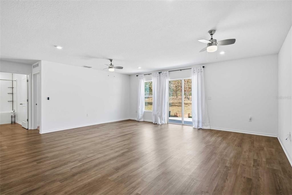 For Sale: $374,900 (4 beds, 2 baths, 2059 Square Feet)