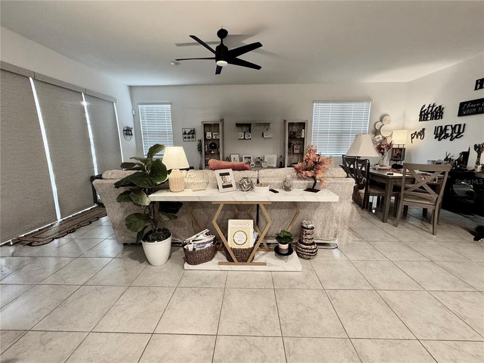 En Renta: $2,800 (4 camas, 3 baños, 2132 Pies cuadrados)