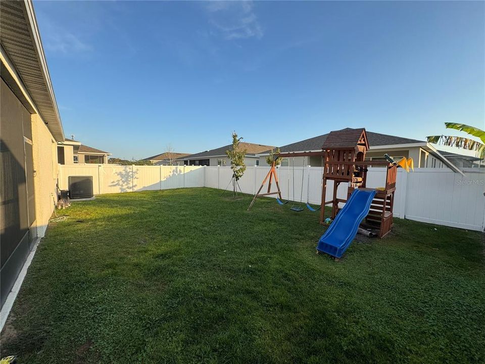 En Renta: $2,800 (4 camas, 3 baños, 2132 Pies cuadrados)