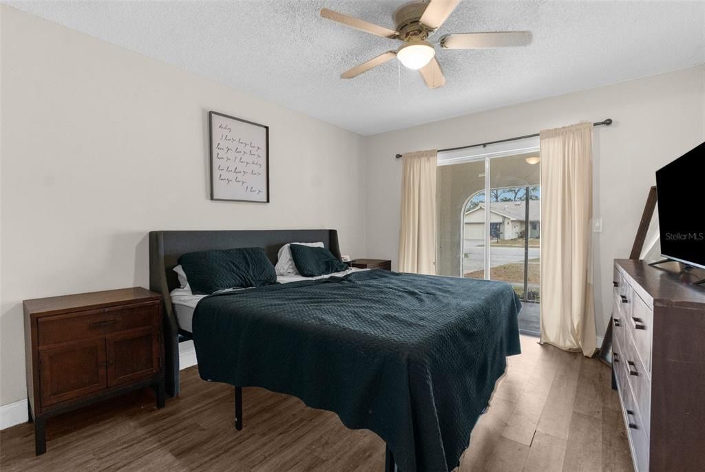 En Venta: $274,900 (3 camas, 2 baños, 1390 Pies cuadrados)