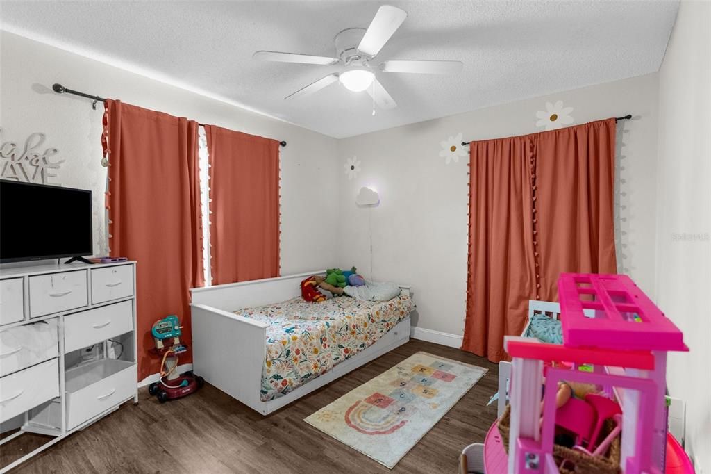 En Venta: $274,900 (3 camas, 2 baños, 1390 Pies cuadrados)