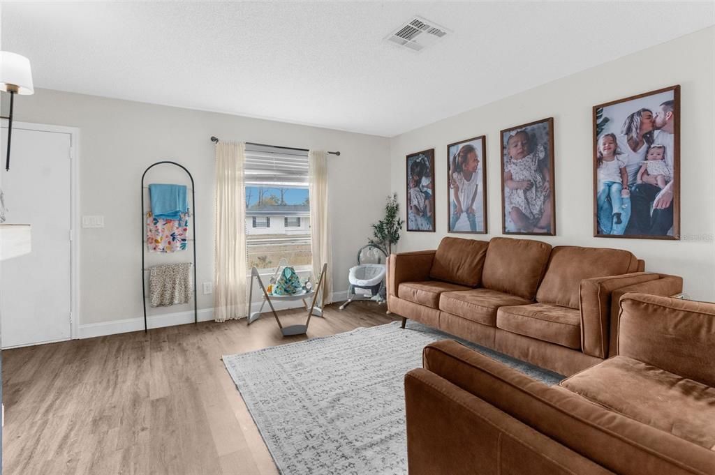 En Venta: $274,900 (3 camas, 2 baños, 1390 Pies cuadrados)