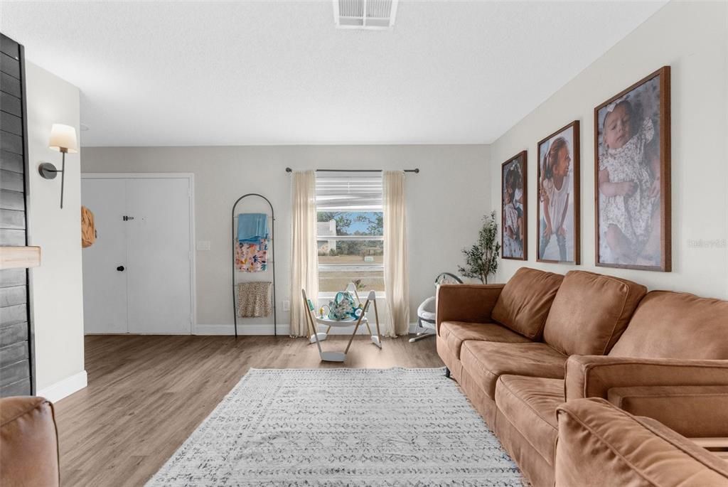 En Venta: $274,900 (3 camas, 2 baños, 1390 Pies cuadrados)