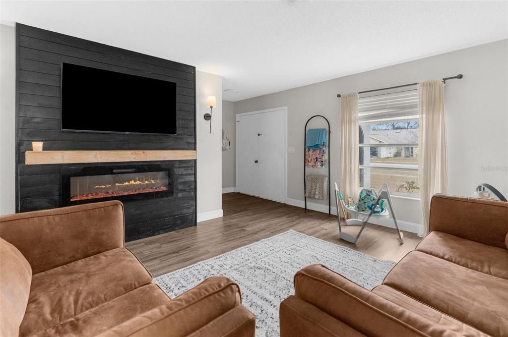 En Venta: $274,900 (3 camas, 2 baños, 1390 Pies cuadrados)