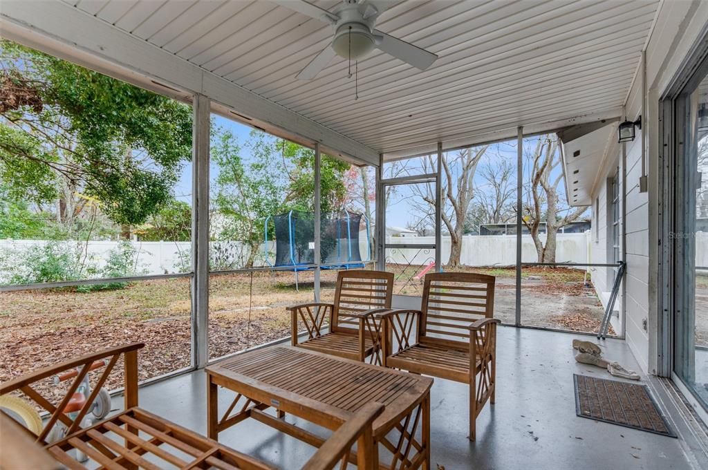 En Venta: $274,900 (3 camas, 2 baños, 1390 Pies cuadrados)