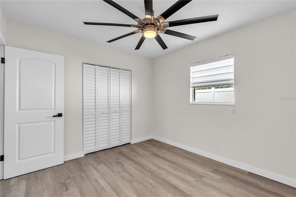 合同活跃: $398,000 (2 贝兹, 1 浴室, 1033 平方英尺)