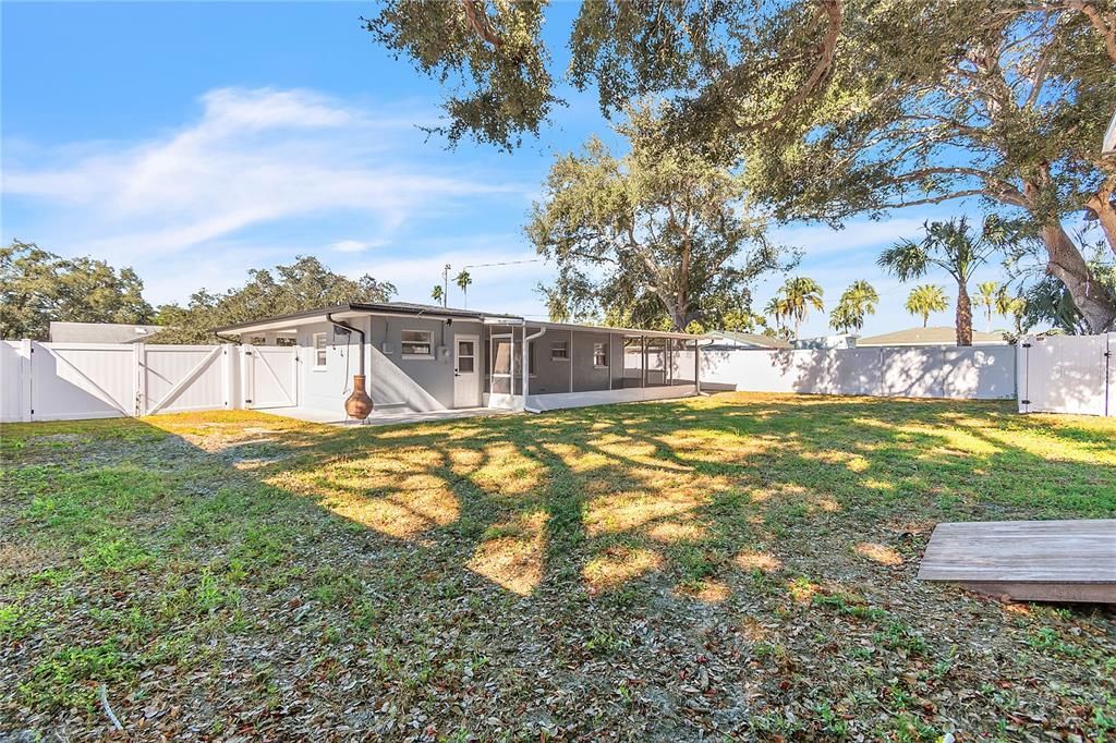 合同活跃: $398,000 (2 贝兹, 1 浴室, 1033 平方英尺)