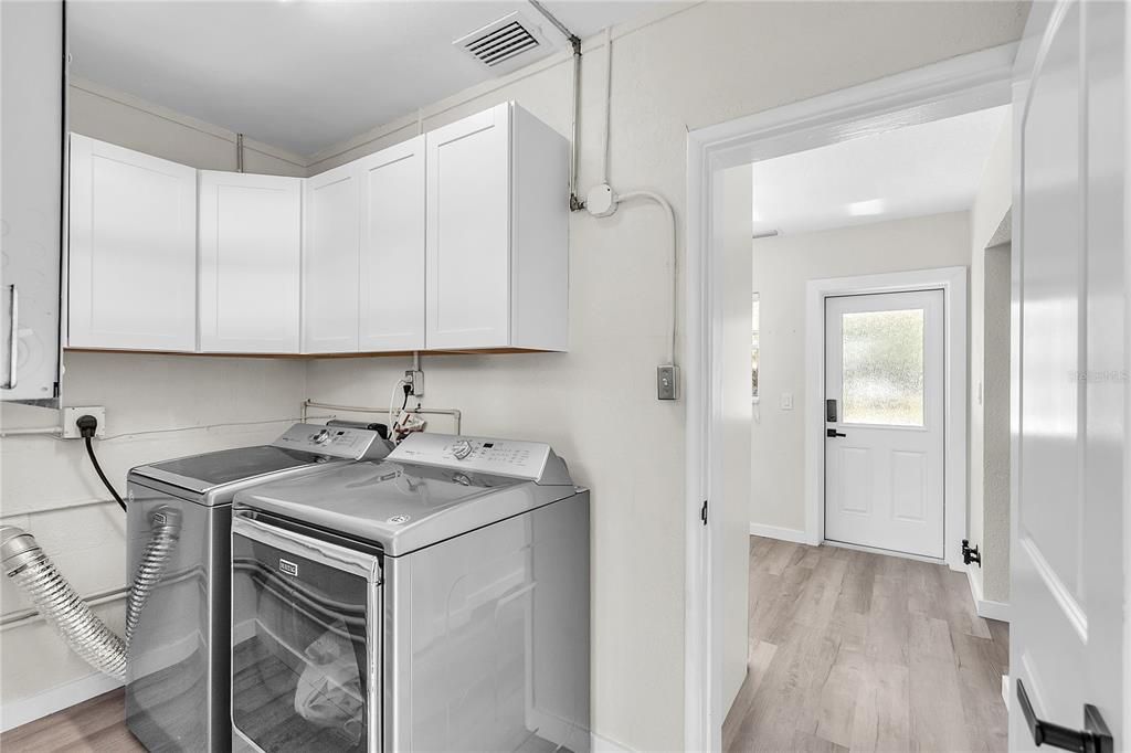 合同活跃: $398,000 (2 贝兹, 1 浴室, 1033 平方英尺)