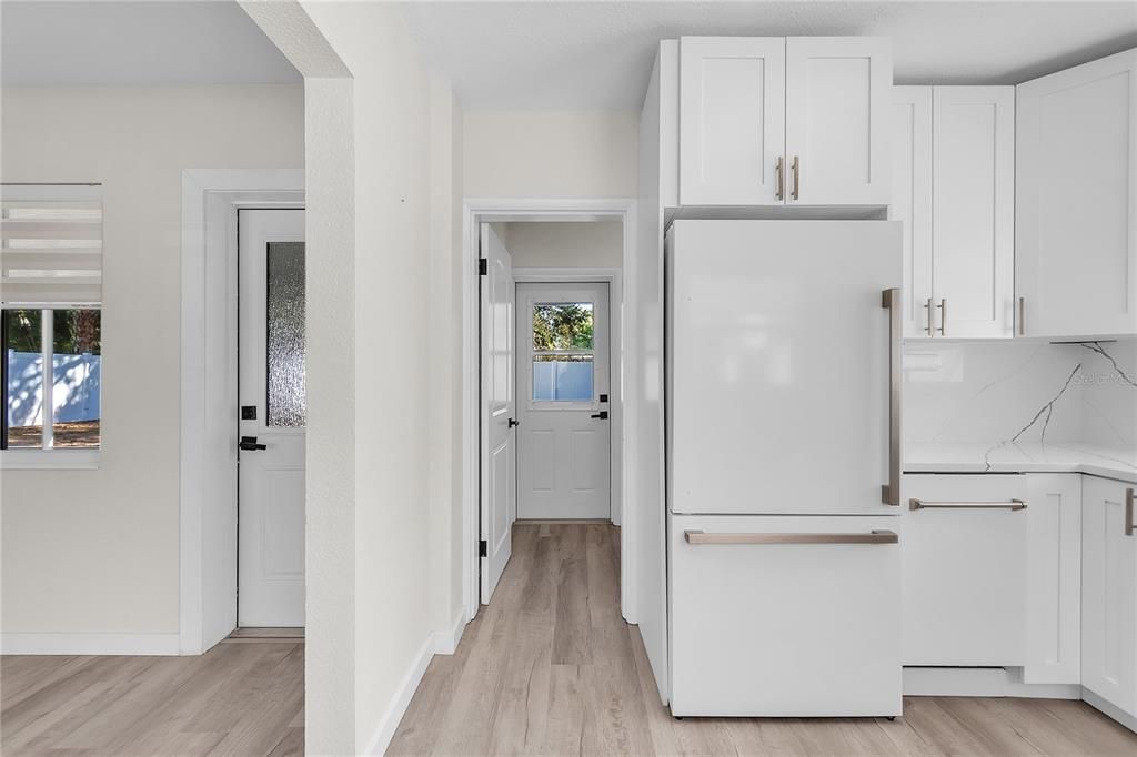 合同活跃: $398,000 (2 贝兹, 1 浴室, 1033 平方英尺)