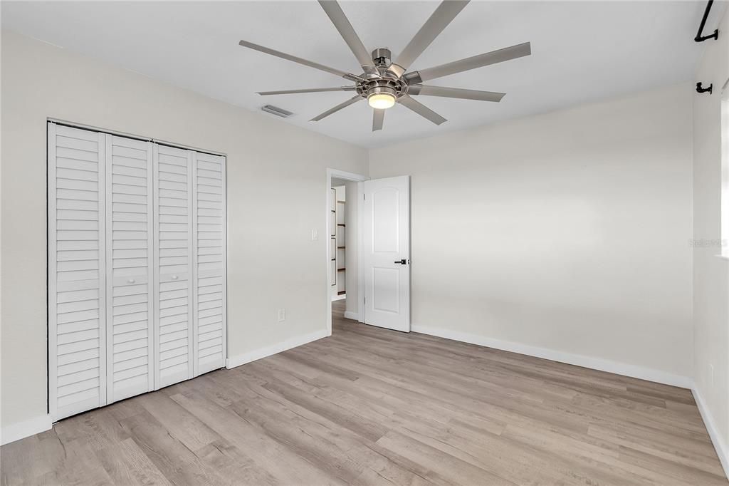 合同活跃: $398,000 (2 贝兹, 1 浴室, 1033 平方英尺)