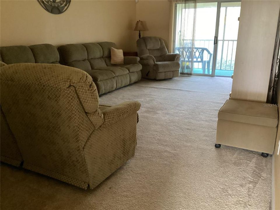 出租: $2,000 (2 贝兹, 2 浴室, 1013 平方英尺)