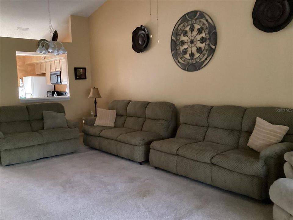 出租: $2,000 (2 贝兹, 2 浴室, 1013 平方英尺)