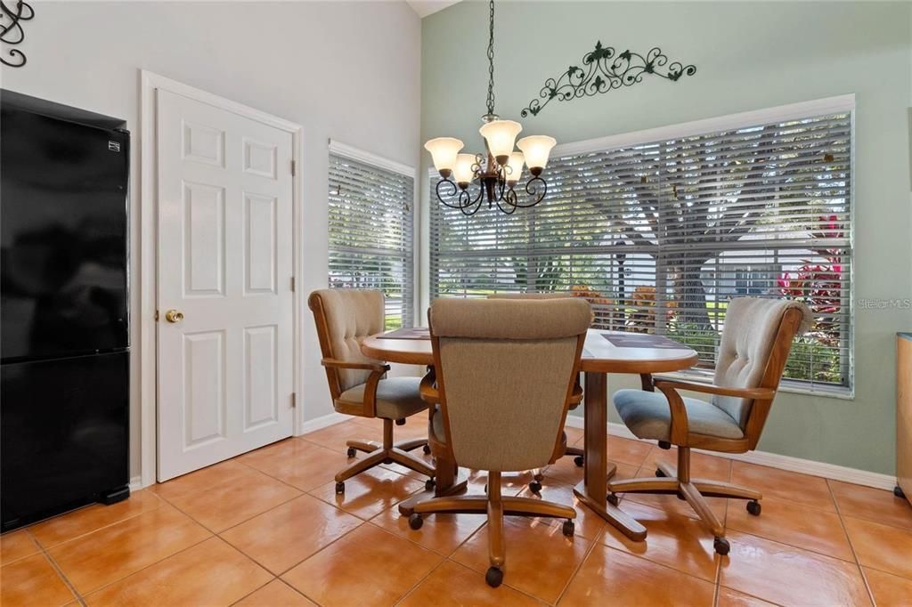 待售: $259,000 (2 贝兹, 2 浴室, 1097 平方英尺)