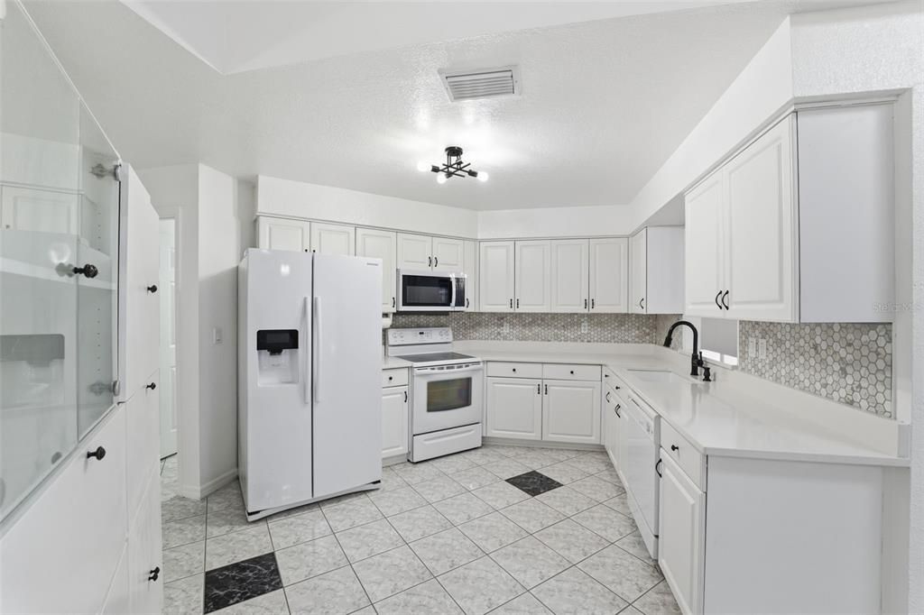 For Sale: $345,000 (4 beds, 2 baths, 1653 Square Feet)