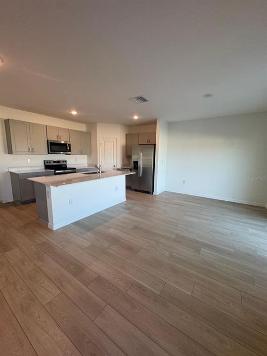 For Rent: $2,600 (4 beds, 2 baths, 2039 Square Feet)