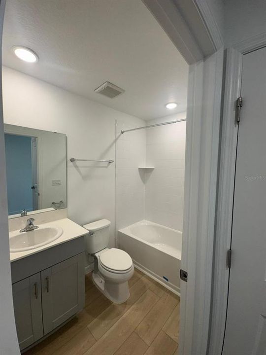 For Rent: $2,600 (4 beds, 2 baths, 2039 Square Feet)