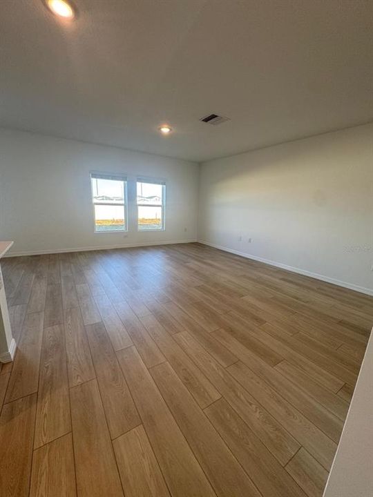 For Rent: $2,600 (4 beds, 2 baths, 2039 Square Feet)