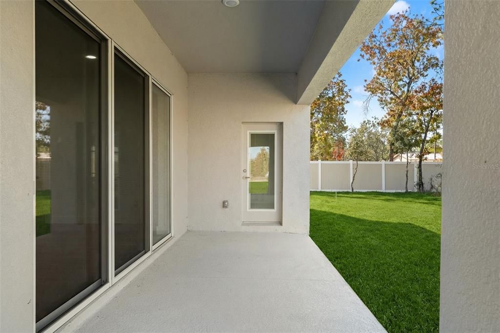 En Venta: $438,000 (4 camas, 2 baños, 2125 Pies cuadrados)