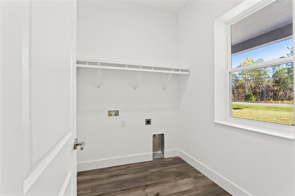 En Venta: $438,000 (4 camas, 2 baños, 2125 Pies cuadrados)